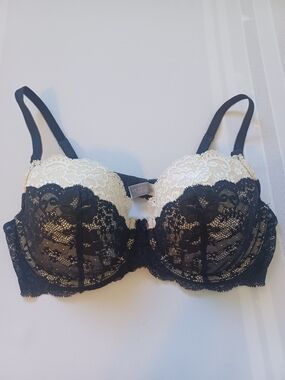 Victoria's Secret Dream Angels Lined Demi Bra in Black and Cream